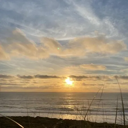 Apartamento Sunset House With Seaview & Terrace By Vacationy *