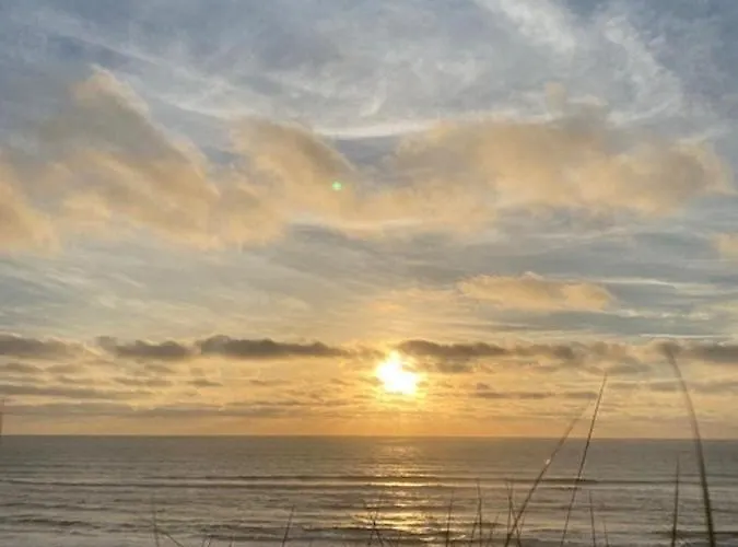 Апартаменты Sunset House With Seaview & Terrace By Vacationy *