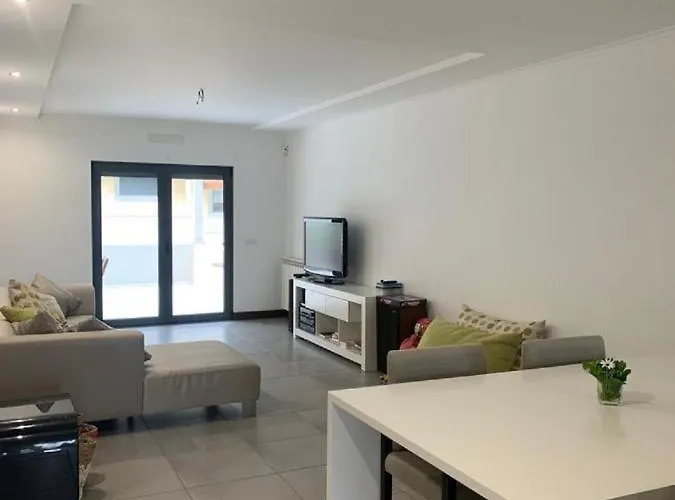 Апартаменты Sunset House With Seaview & Terrace By Vacationy Лейрия