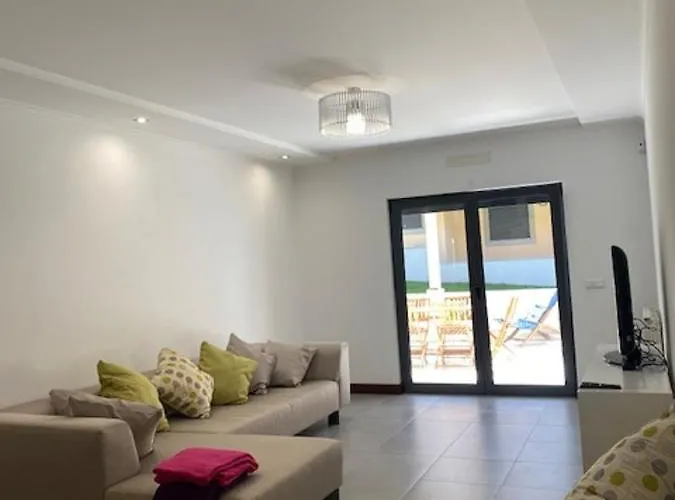 Апартаменты Sunset House With Seaview & Terrace By Vacationy Лейрия