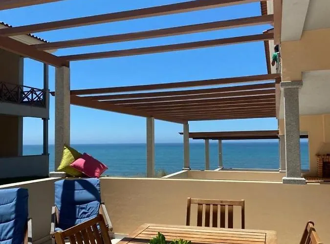 Апартаменты Sunset House With Seaview & Terrace By Vacationy Лейрия